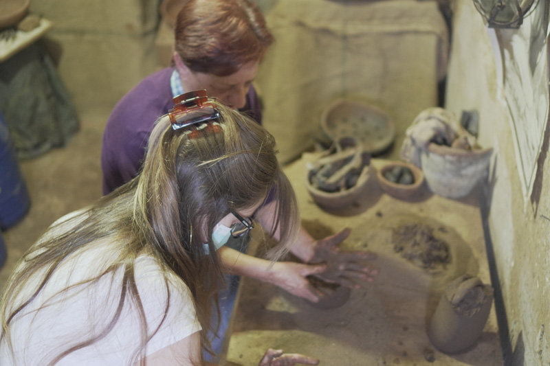 Mujeres haciendo losa
