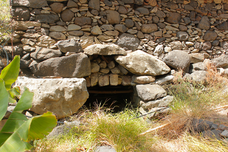 Cueva en casa antigua